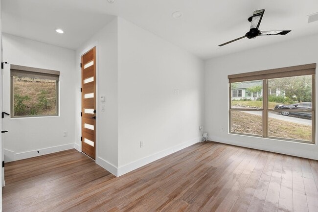 Foto del edificio - 1193 E M. Franklin Ave