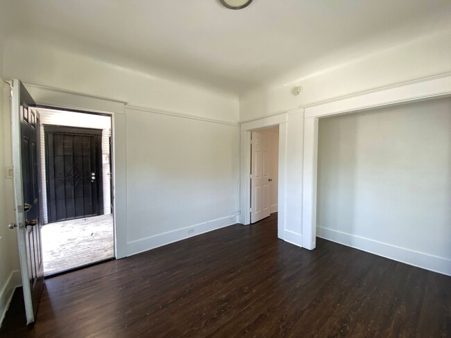 Building Photo - One Bed, One Bath Apartment Located Downtown
