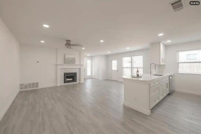 Building Photo - 303 Fantail Loop