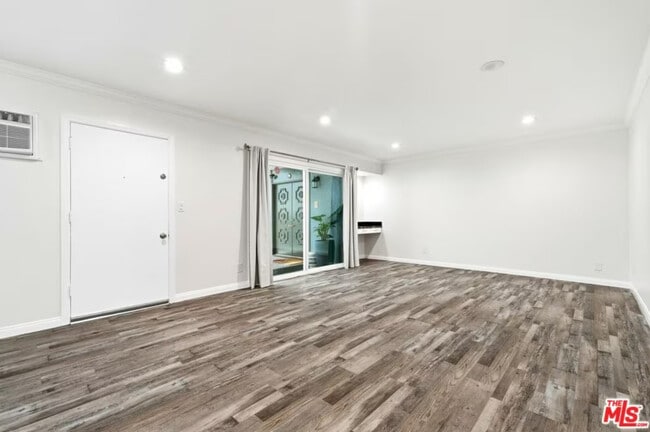 Building Photo - 1939 Selby Ave