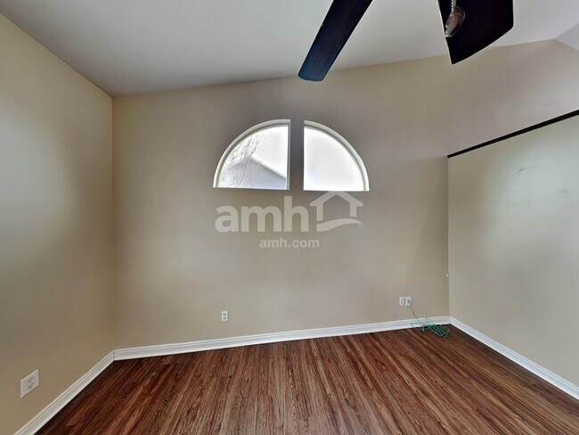 Foto del edificio - 451 W 225 N