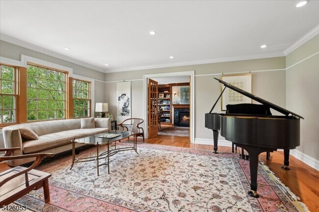 Foto del edificio - 236 Long Hill Dr