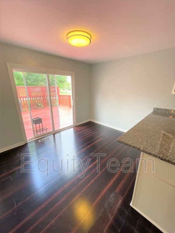Building Photo - 9400 White Pine Dr