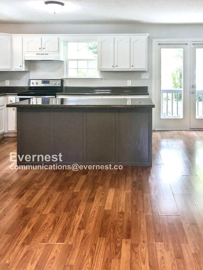 Building Photo - Lovely 3-Bedroom Home with Modern Amenitie...