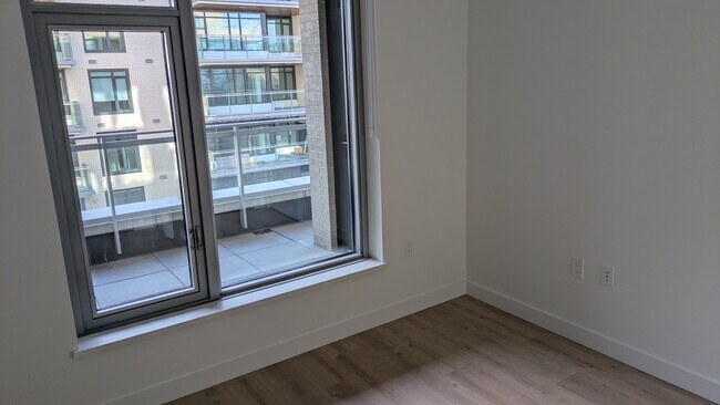 Building Photo - 755 Harbourside Dr