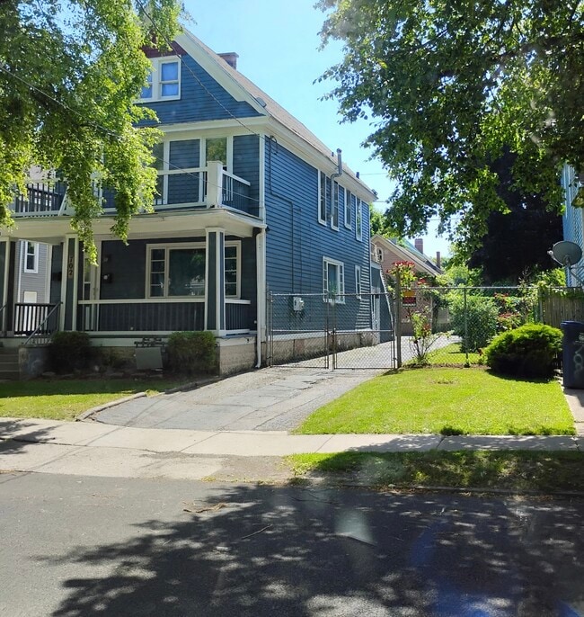 Building Photo - 702 West Ave