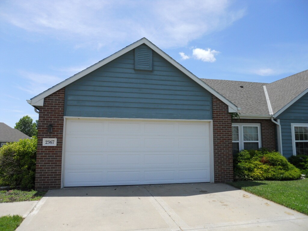 Foto del edificio - 2367 Surrey Dr