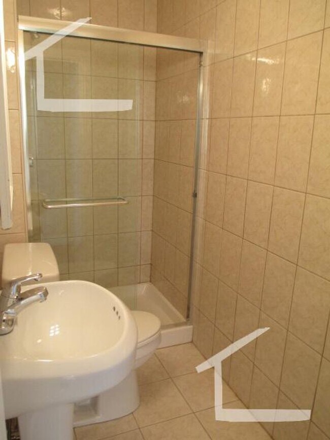 Foto del edificio - 5 bed in Brookline