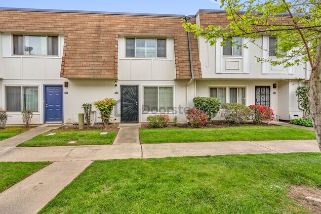 Building Photo - 8809 Salmon Falls Dr