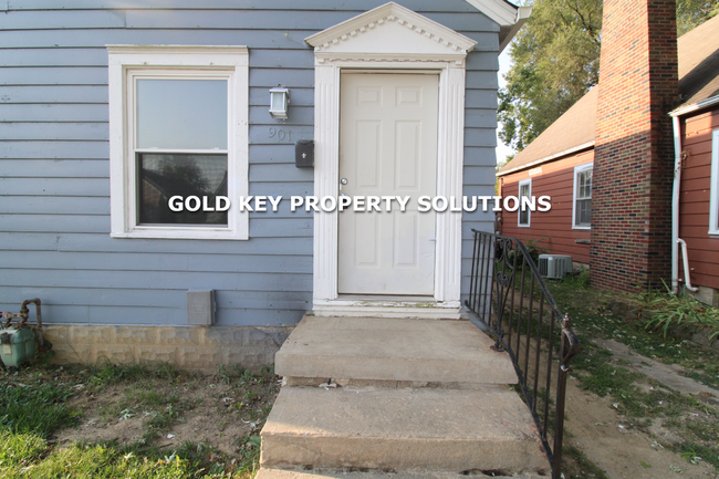 Building Photo - 901-903 E 32nd Street