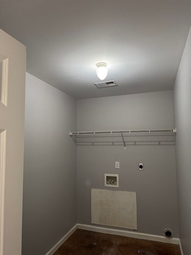 Building Photo - 100 Nikki Dr