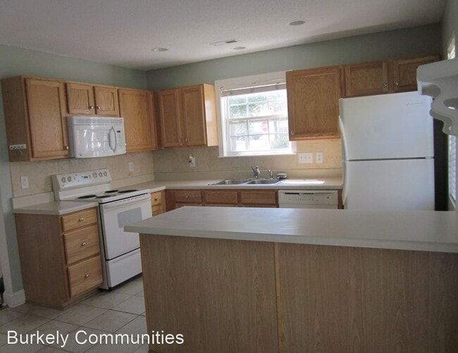 Building Photo - 2 br, 2.5 bath House - 1 Sidney Marie Court
