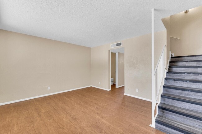 Foto del edificio - 3300 Johnson Ave