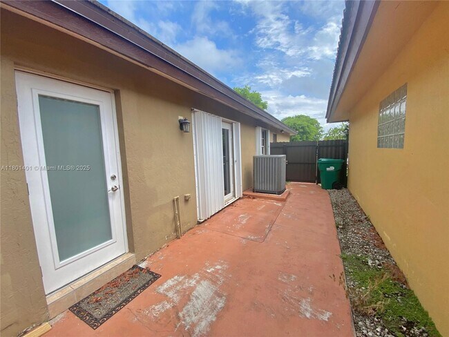 Building Photo - 13735 SW 157th St