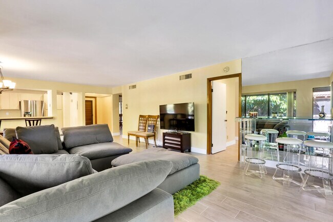 Building Photo - 207 Brackenwood Terrace