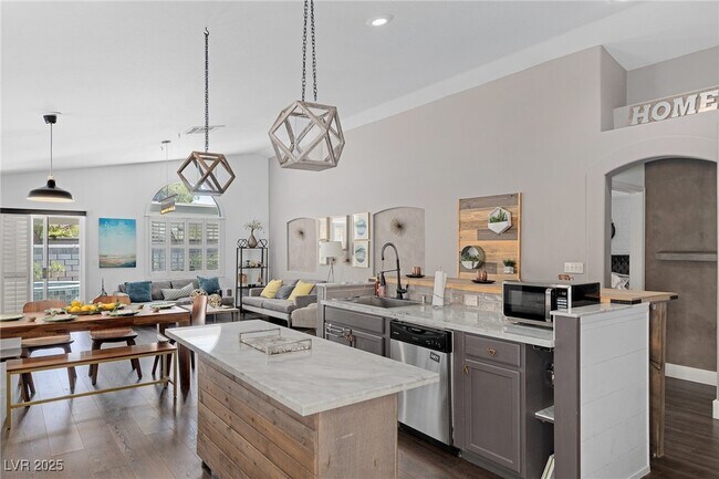 Foto del edificio - 3185 Castle Canyon Ave