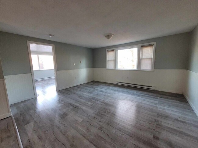 Building Photo - 20 Skylark Ave