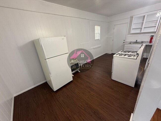 Building Photo - Large one bedroom near ACU