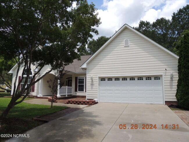 Building Photo - 303 Chastain Dr