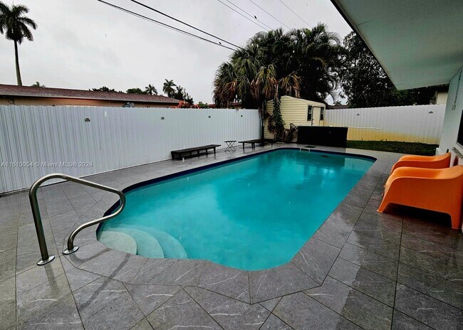 Foto del edificio - 704 SW 4th Ct