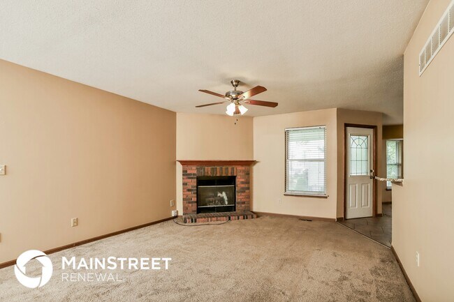 Building Photo - 447 Slusser Ln