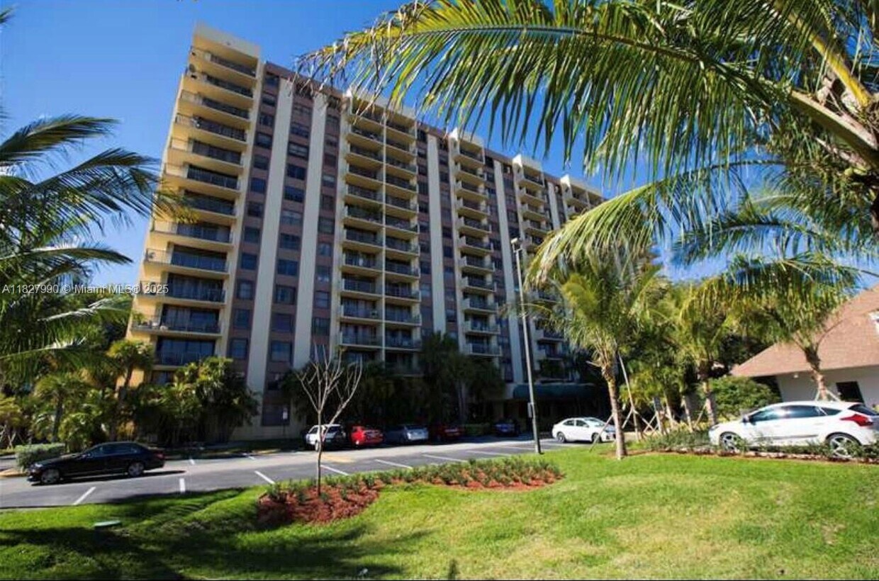 Foto principal - 1470 NE 123rd St