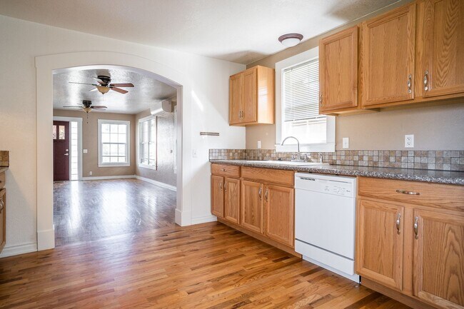 Foto del edificio - Craftsman Style 2 Bedroom 1 Bath House, $1830