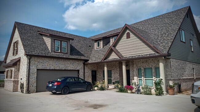 Foto del edificio - 400 Lakeview Blvd