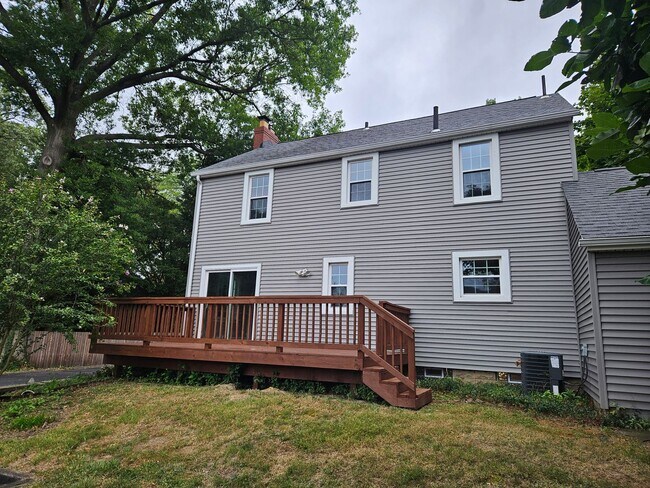 Foto del edificio - Kent 4 bedroom 1.5 bath house for rent