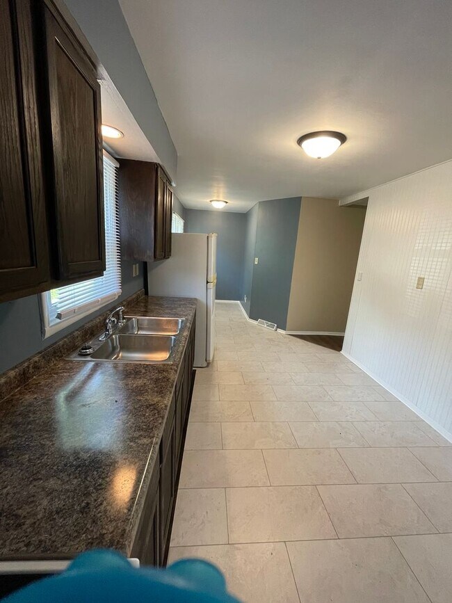 Foto del edificio - $1050 month/deposit Rare find! Remodeled 3bd Ranch 2 car garage in Savage Addition!