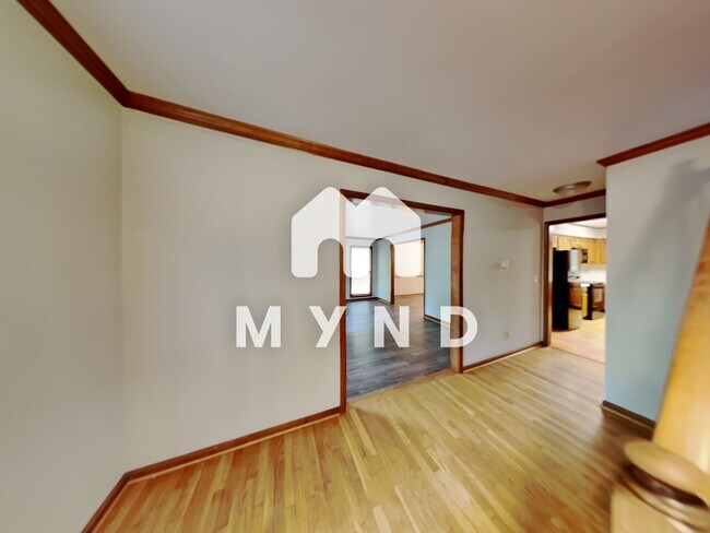 Building Photo - 230 Creekview Trl