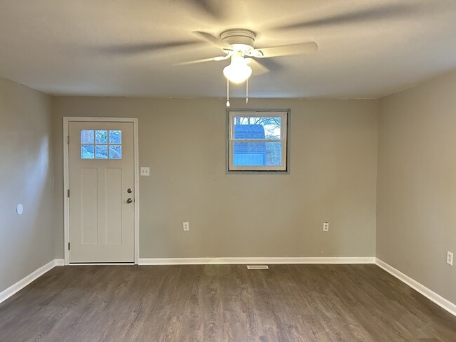 Building Photo - 612 Providence Rd