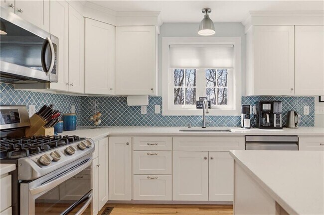 Building Photo - 3 Rego Ave