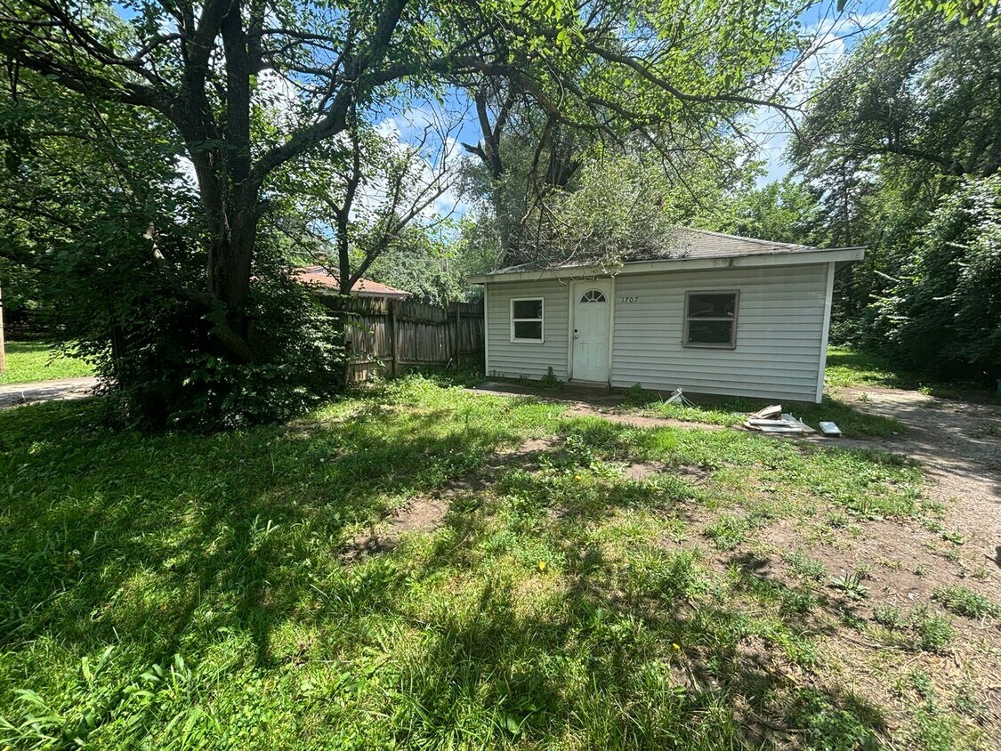 1707 SE 24th St, Topeka, KS 66605 House Rental in Topeka, KS