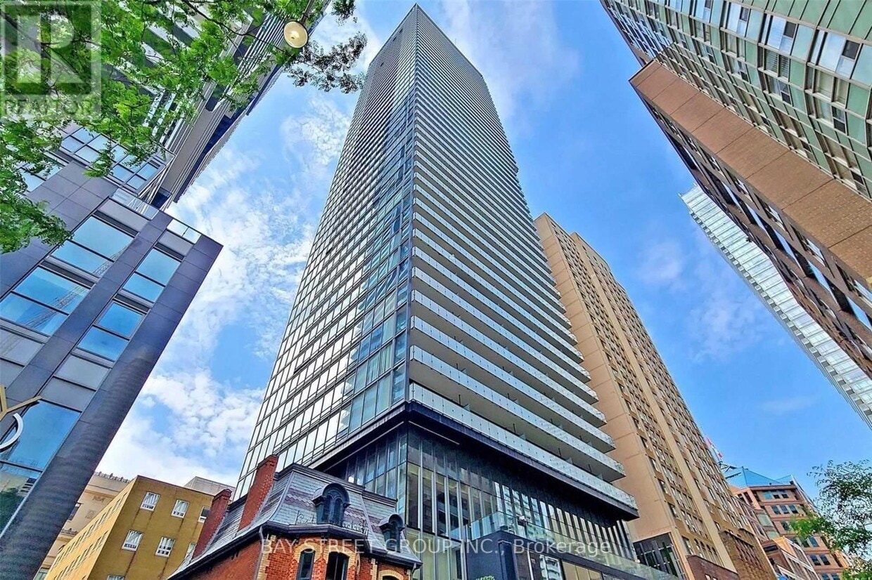 Primary Photo - 15-2115 Grenville St
