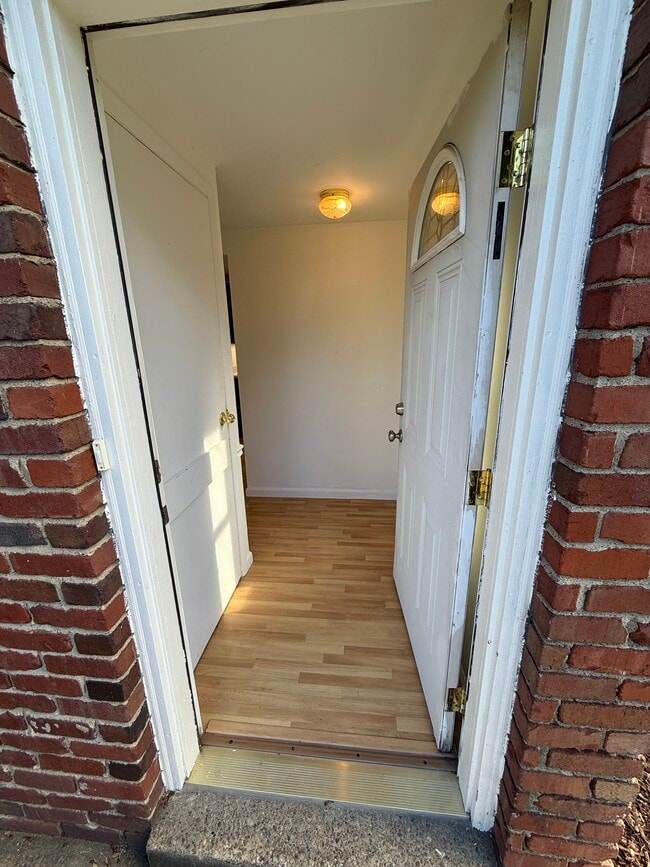 Building Photo - 111 Roberts Dr