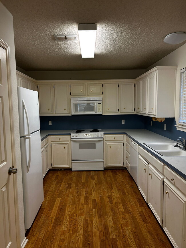 Foto del edificio - Nice Three Bedroom - Northridge