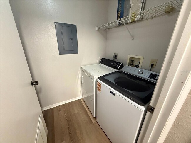 Foto del edificio - 3705 SW 27th St