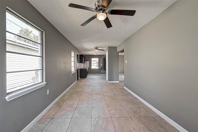 Foto del edificio - 3105 Christie St