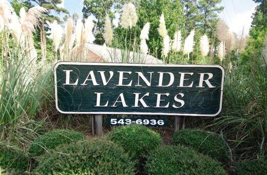 Foto del edificio - Lavender Lakes Apartments