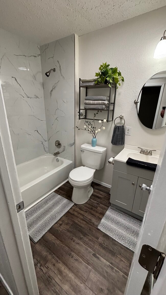 Building Photo - 863 Anahuac Ave