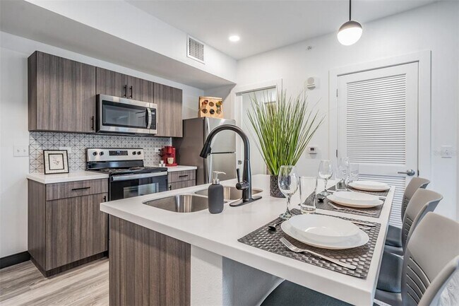 Building Photo - 6515 Live Wl Ln