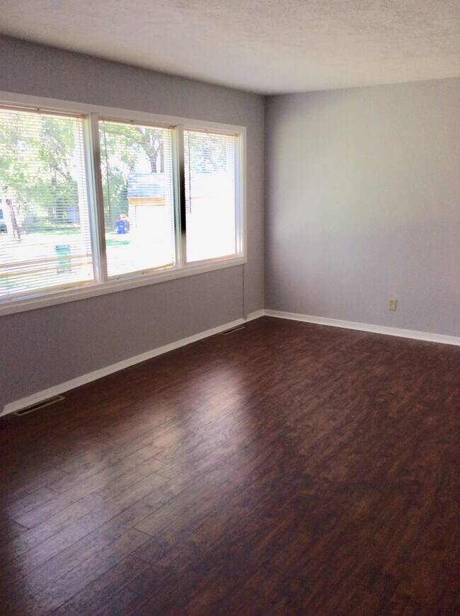 Foto del edificio - Beautifully redone 3 bedroom home in Grand...