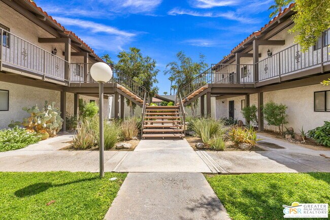 Foto del edificio - 2230 S Palm Canyon Dr