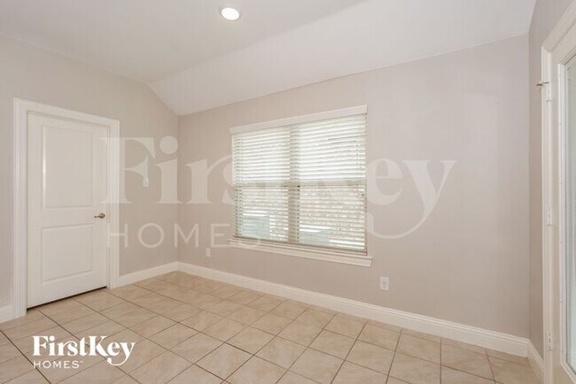 Foto del edificio - 4413 Lakeview Dr