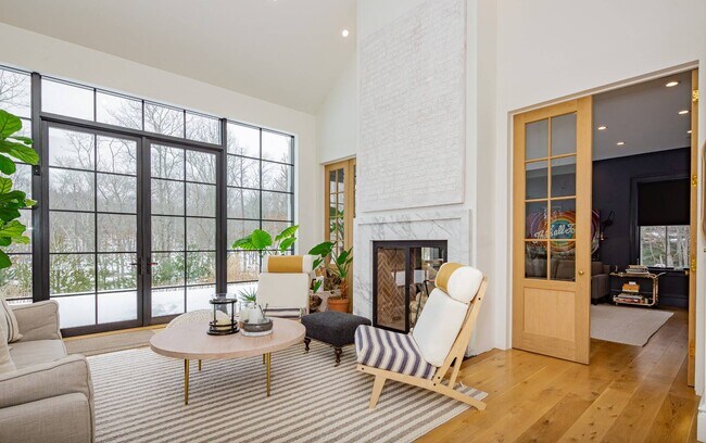 Foto del edificio - 13 Hilltop Ln