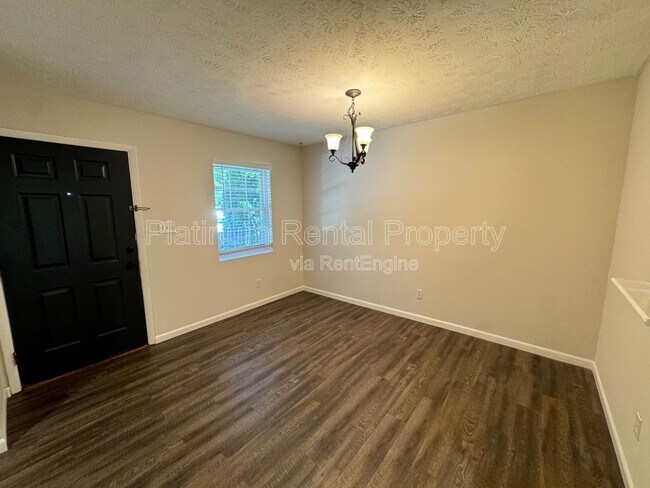 Building Photo - 3135 Reeves St