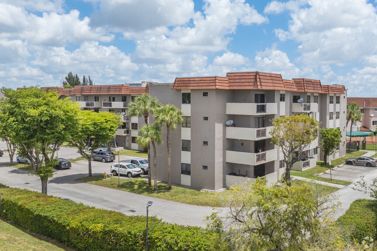 1101-1221 SW 122nd Ave - Garden Lake Towers