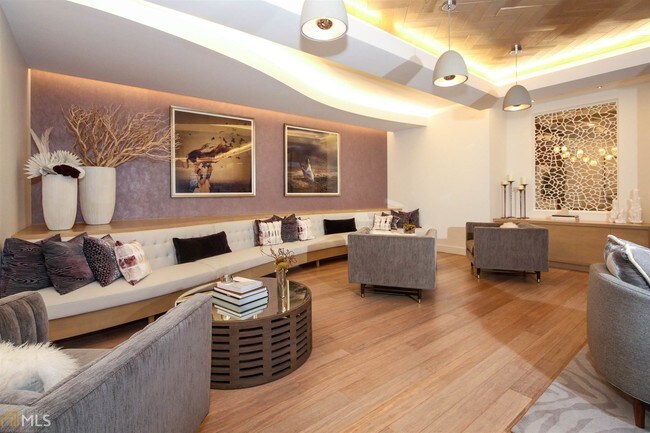 Foto del edificio - 5755 Glenridge Dr