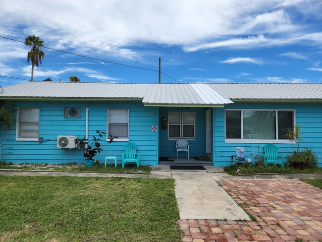 Building Photo - 13406 Boca Ciega Ave